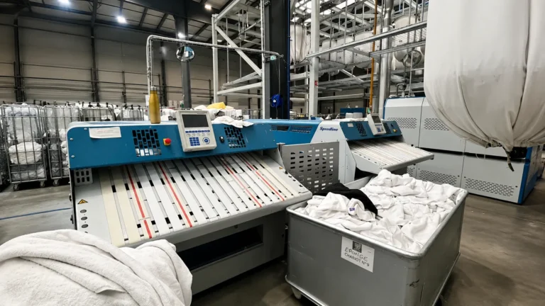 Environnement de traitement industriel du linge pour les applications utilisant des étiquettes RFID